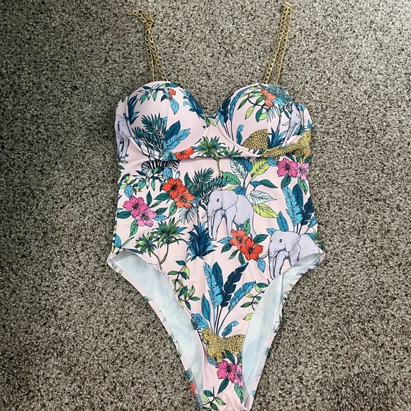 Super cute one piece! - Picture 3 of 3